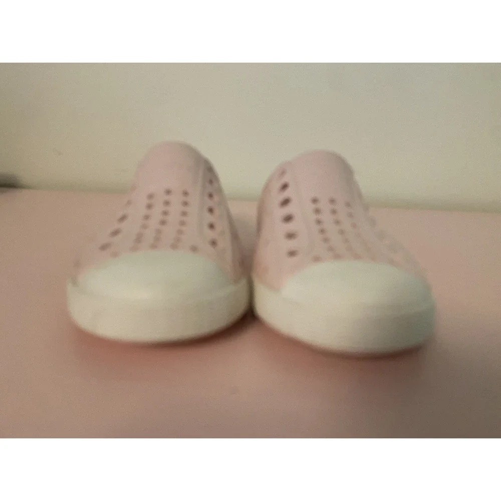 Native Jefferson Slip On Pool Shoes Light Pink 6